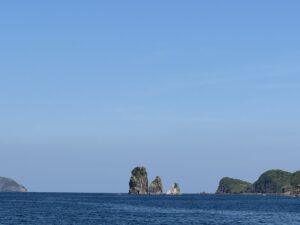 陸から見る三郎岩