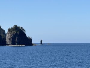 ローソク島展望台付近から見る、ローソク島