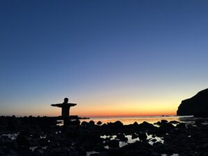 油井の前の洲から見るマジックアワーとまろんぶっく