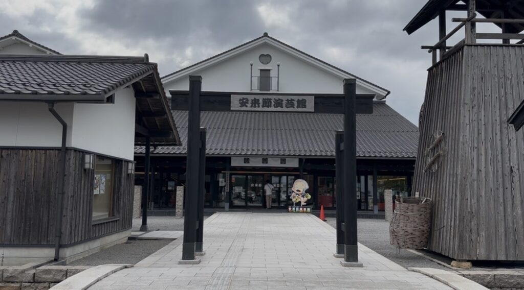 安来節演芸館正面
